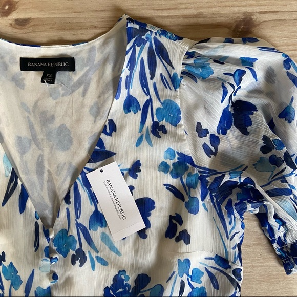 NEW WITH TAGS BLOUSE BY BANANA - GORGEOUS - Picture 4 of 7